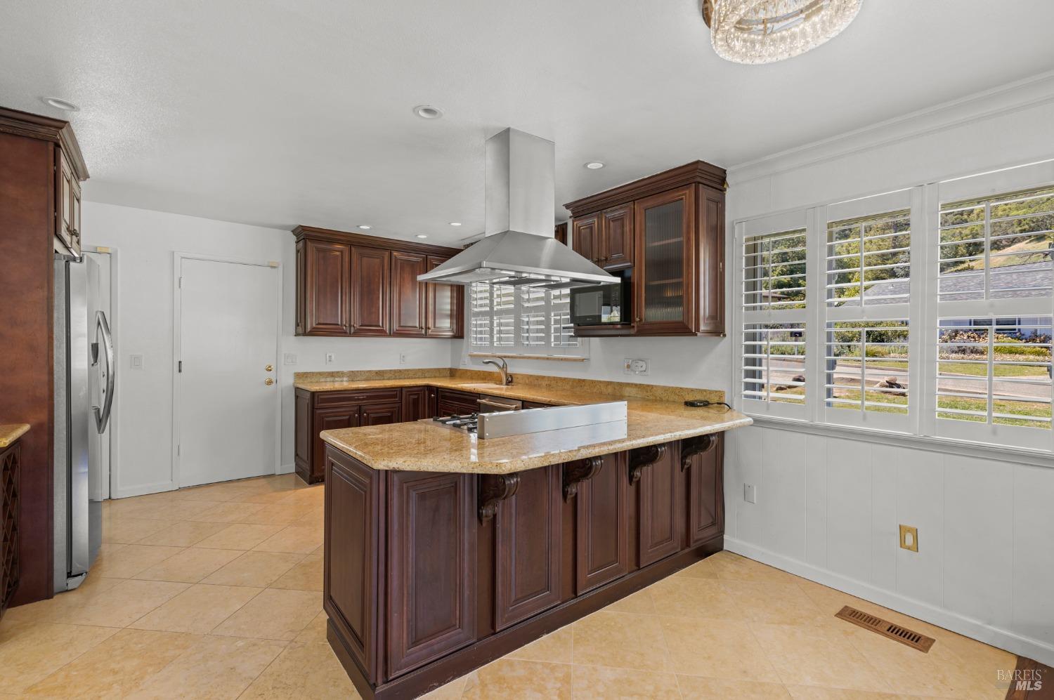 Detail Gallery Image 16 of 42 For 8 Capilano Dr, Novato,  CA 94949 - 3 Beds | 2 Baths