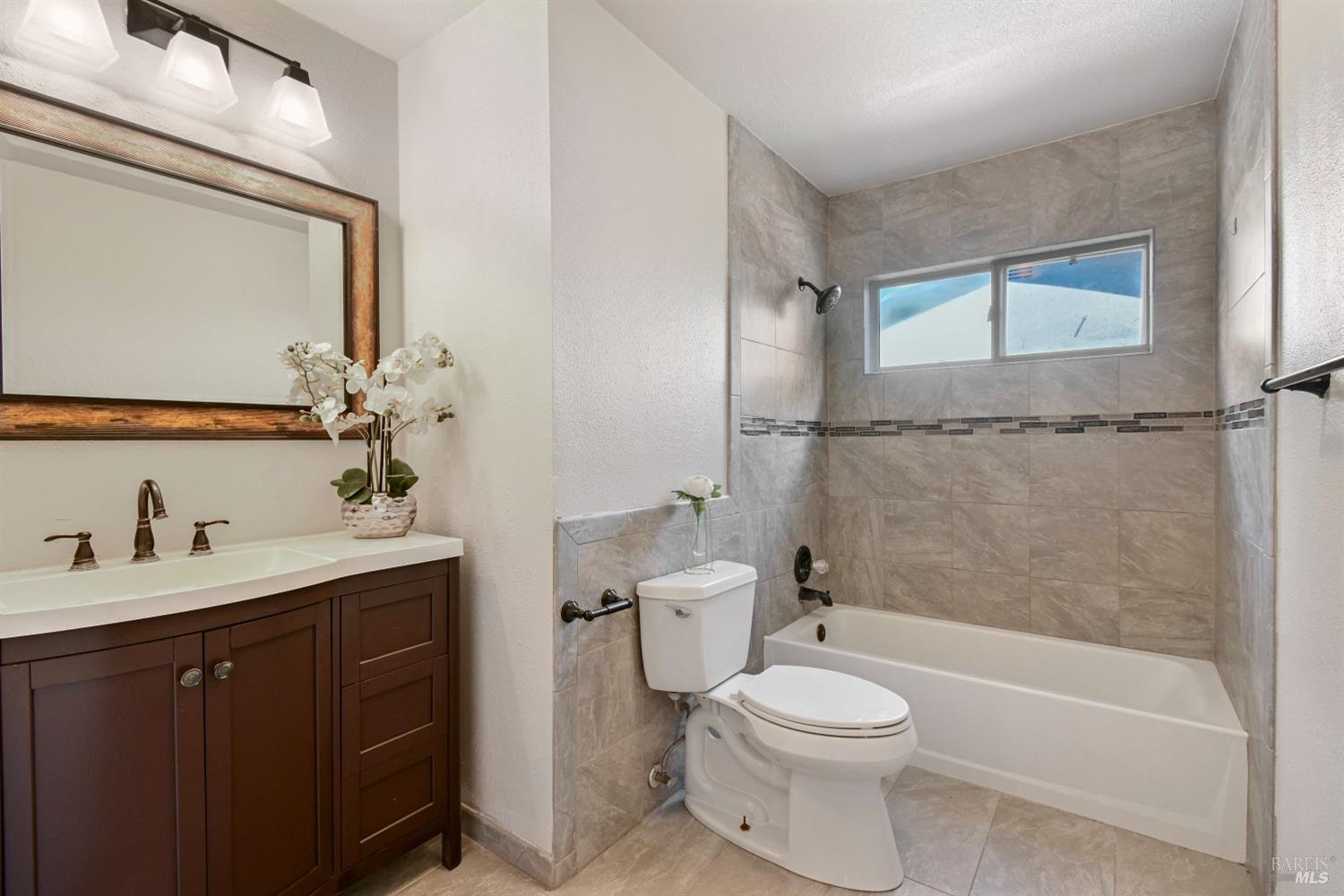 Detail Gallery Image 15 of 32 For 17910 San Carlos Dr, Sonoma,  CA 95476 - 4 Beds | 2 Baths