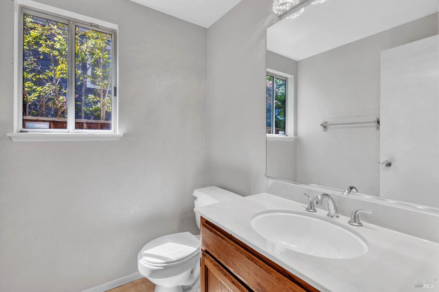 Detail Gallery Image 16 of 38 For 109 Exposition Dr, Vallejo,  CA 94589 - 3 Beds | 2/1 Baths
