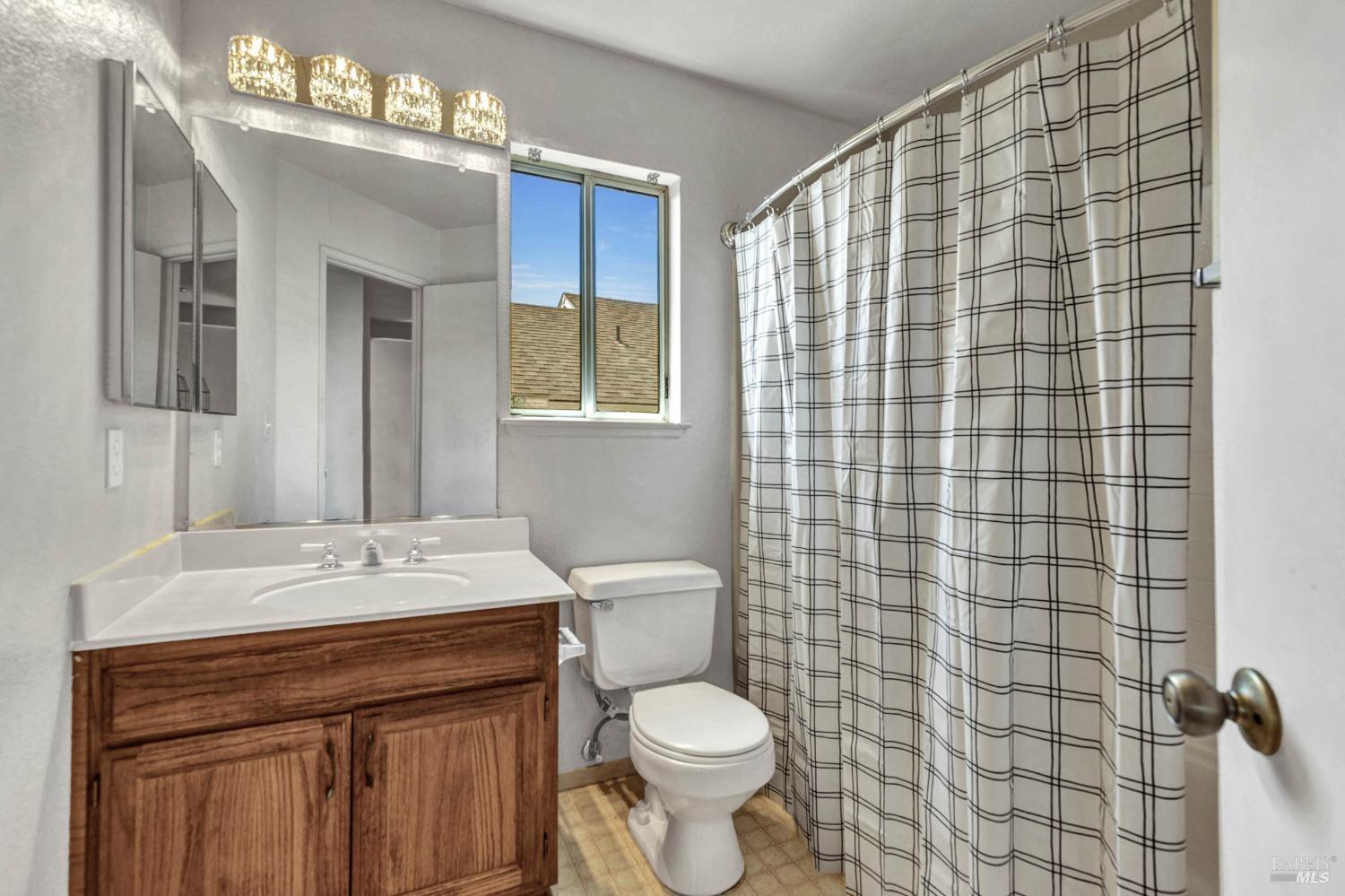 Detail Gallery Image 25 of 38 For 109 Exposition Dr, Vallejo,  CA 94589 - 3 Beds | 2/1 Baths