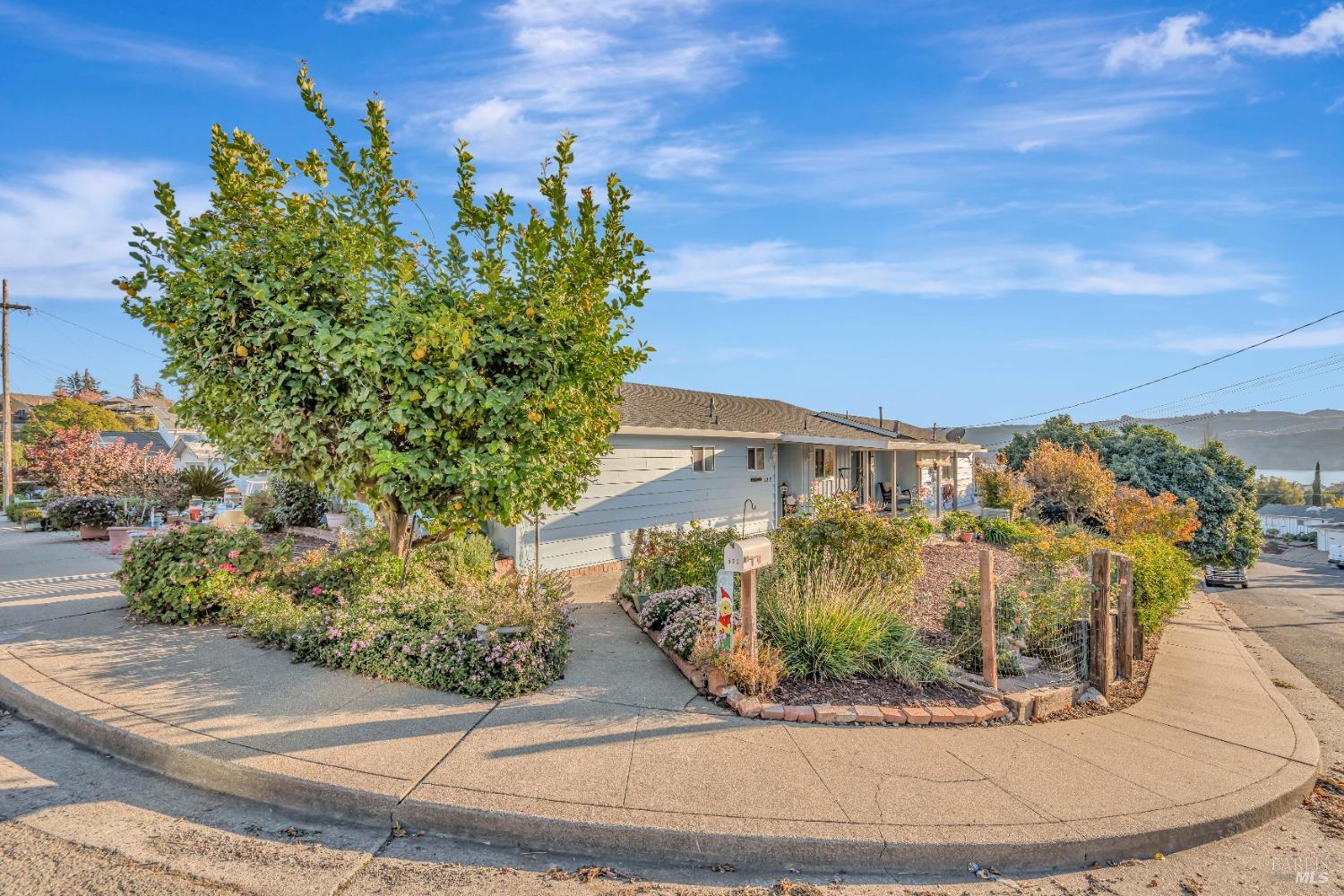 Detail Gallery Image 21 of 31 For 532 Gloria Way, Benicia,  CA 94510 - 4 Beds | 2/1 Baths