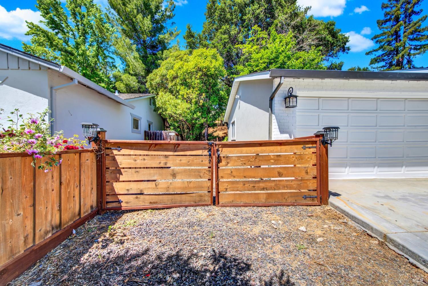 Detail Gallery Image 5 of 68 For 3652 Dartmouth Dr, Napa,  CA 94558 - 3 Beds | 2 Baths