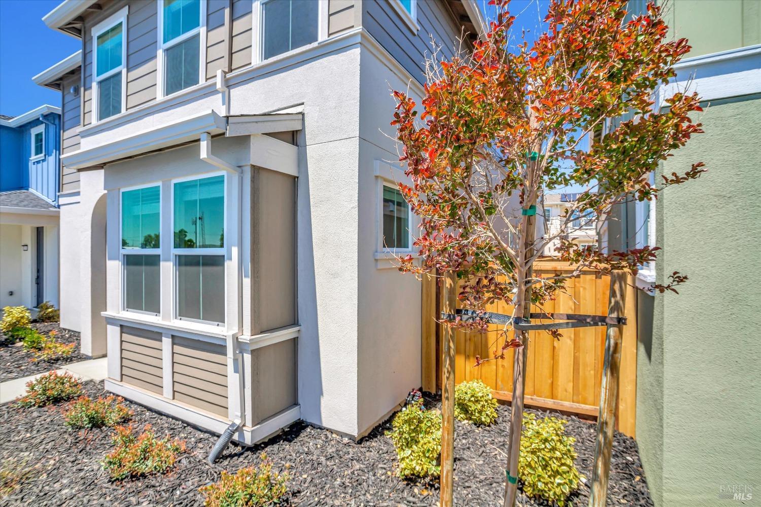 Detail Gallery Image 2 of 27 For 109 Jelly Fish St, Suisun City,  CA 94585 - 3 Beds | 2/1 Baths
