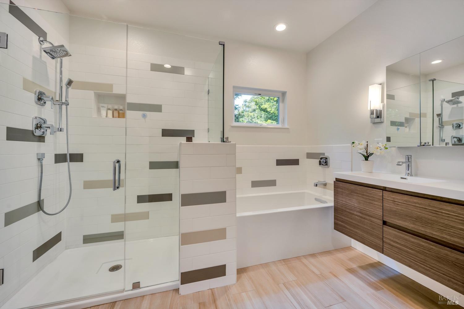 Detail Gallery Image 23 of 42 For 533 N Cloverdale Blvd, Cloverdale,  CA 95425 - 3 Beds | 2/1 Baths