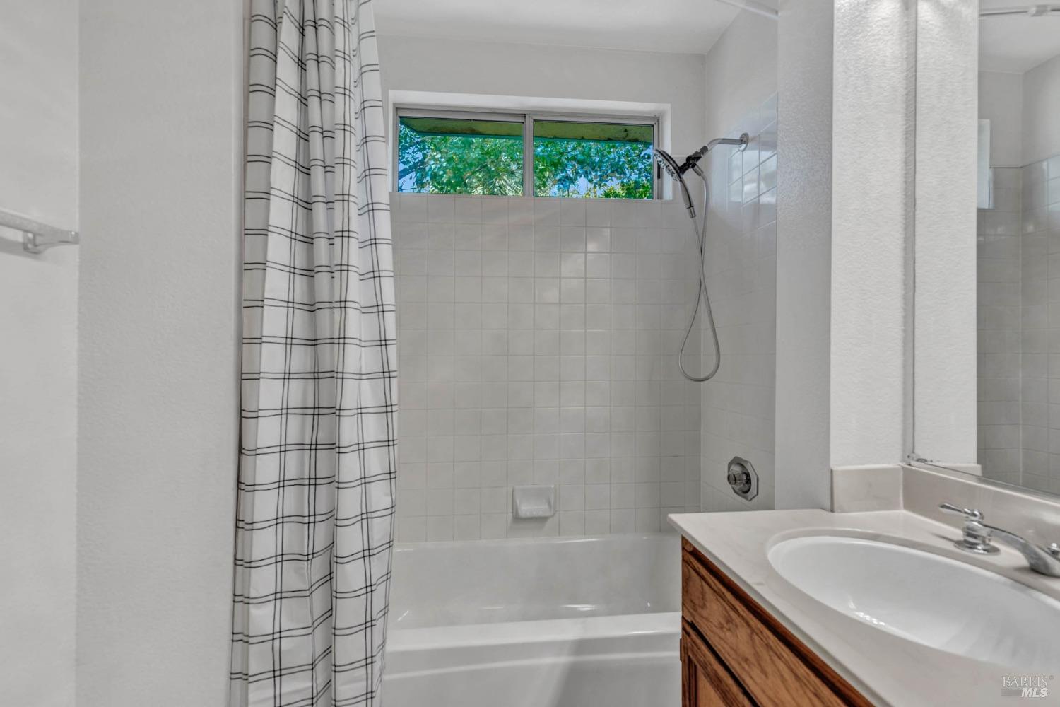 Detail Gallery Image 27 of 38 For 109 Exposition Dr, Vallejo,  CA 94589 - 3 Beds | 2/1 Baths