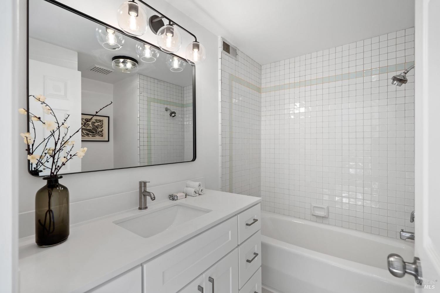 Detail Gallery Image 16 of 20 For 76 Ross Ave #5,  San Anselmo,  CA 94960 - 1 Beds | 1 Baths