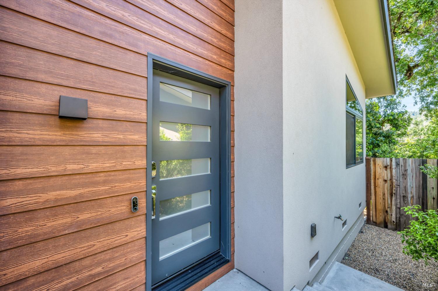 Detail Gallery Image 2 of 42 For 533 N Cloverdale Blvd, Cloverdale,  CA 95425 - 3 Beds | 2/1 Baths