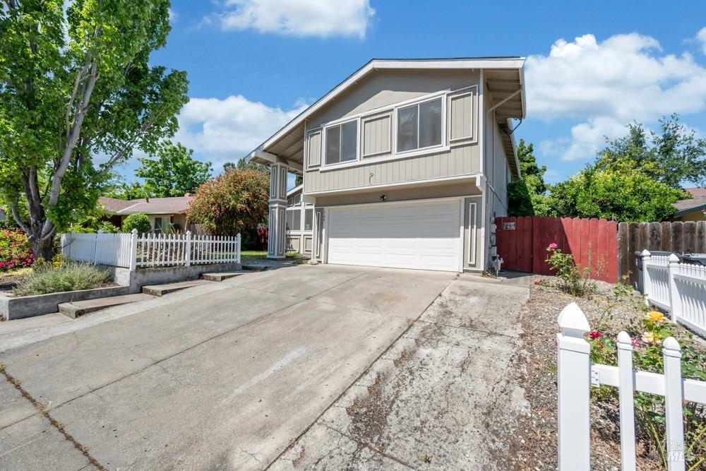 Detail Gallery Image 3 of 45 For 369 Arlington Cir, Fairfield,  CA 94533 - 4 Beds | 2/1 Baths