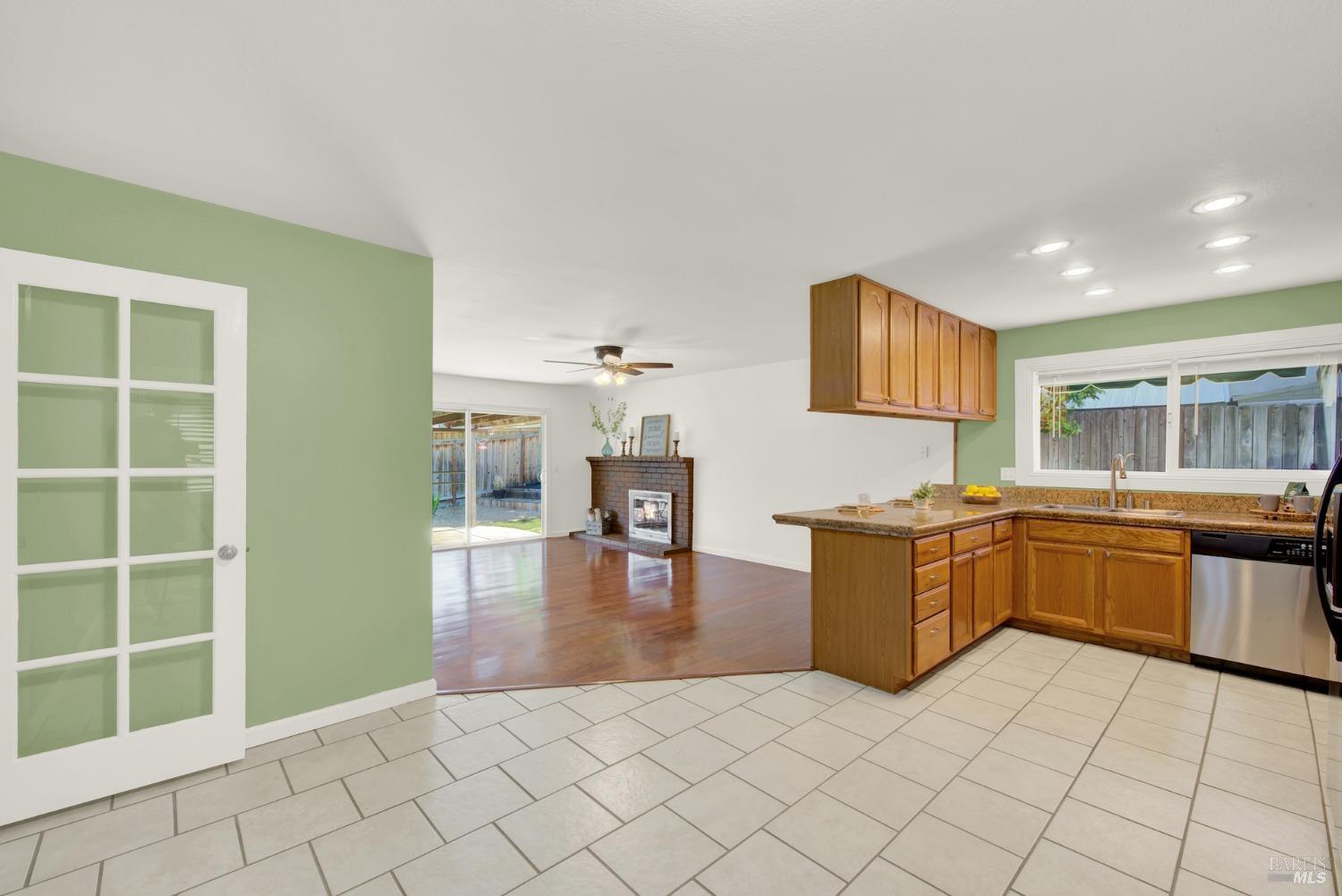 Detail Gallery Image 18 of 58 For 2911 Burbank Dr, Fairfield,  CA 94534 - 3 Beds | 2 Baths