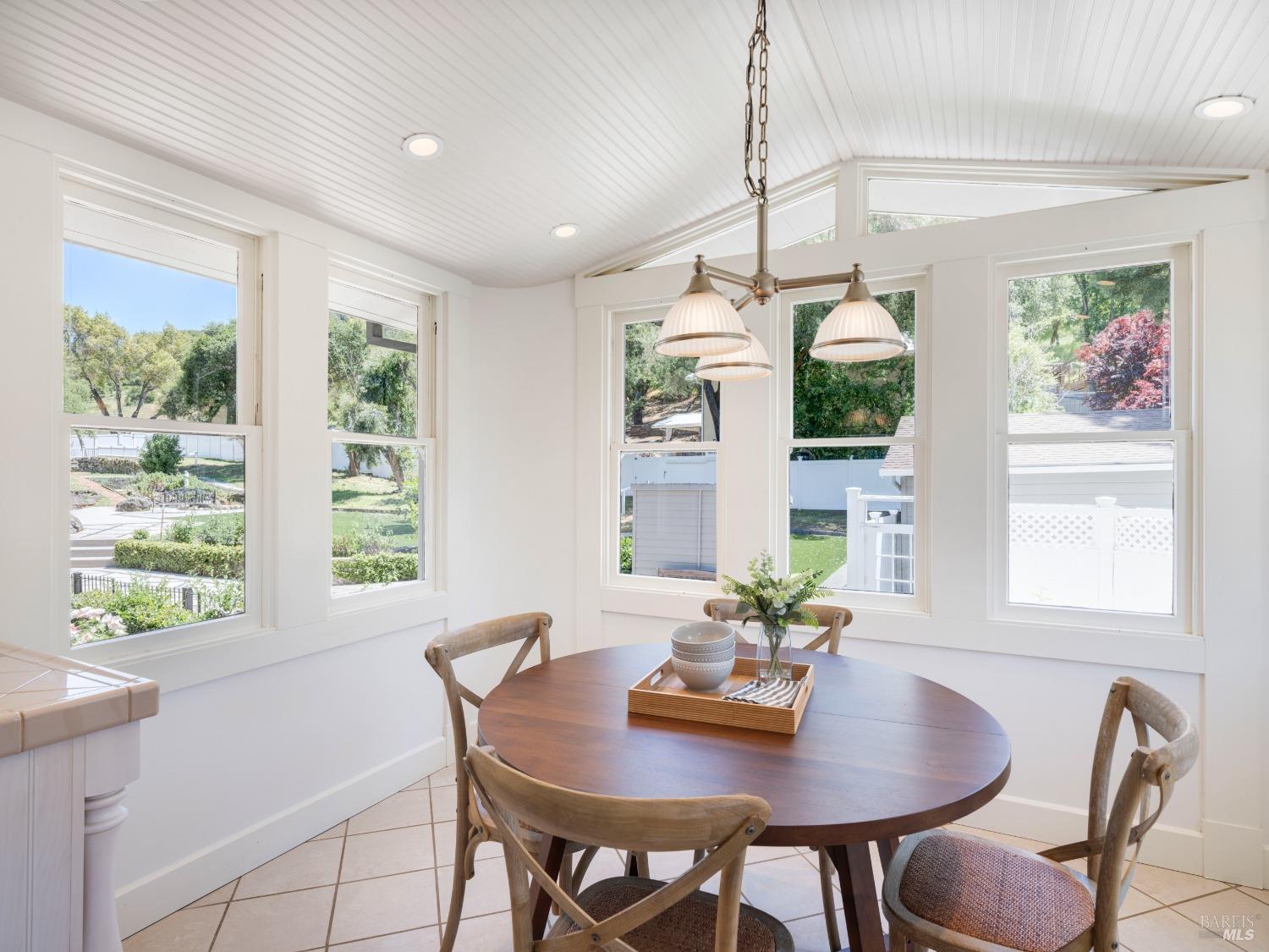 Detail Gallery Image 10 of 32 For 9 Equestrian Ct, Novato,  CA 94945 - 7 Beds | 5/1 Baths