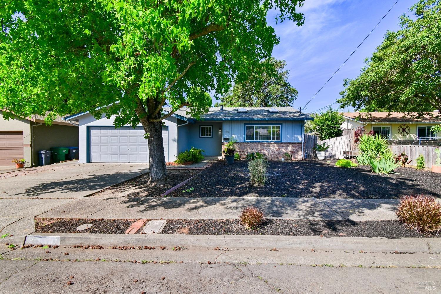 Detail Gallery Image 1 of 32 For 17910 San Carlos Dr, Sonoma,  CA 95476 - 4 Beds | 2 Baths