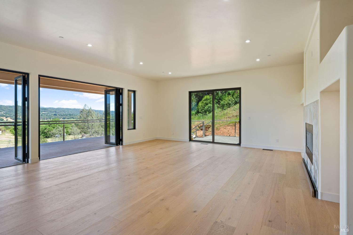 Detail Gallery Image 10 of 64 For 8351 W Dry Creek Rd, Healdsburg,  CA 95448 - 5 Beds | 6/1 Baths