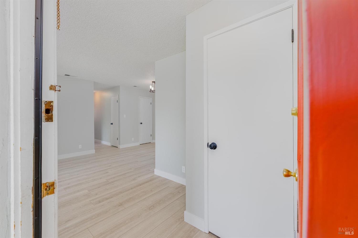 Detail Gallery Image 5 of 26 For 131 Del Rio Ct #4,  Vacaville,  CA 95687 - 2 Beds | 1 Baths