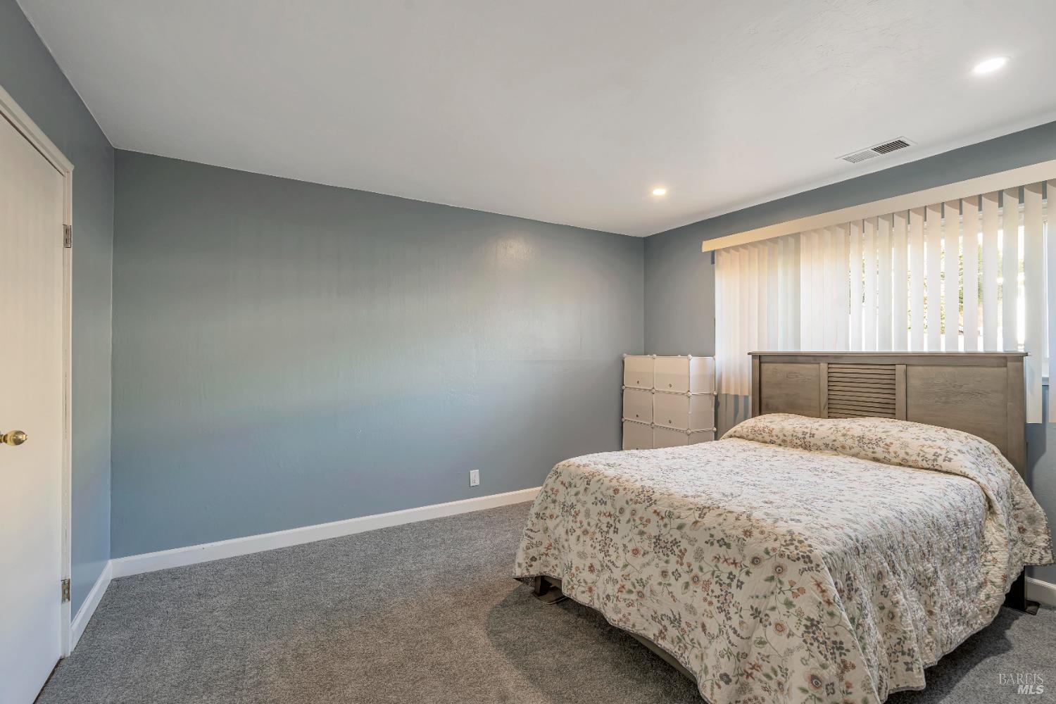 Detail Gallery Image 11 of 31 For 532 Gloria Way, Benicia,  CA 94510 - 4 Beds | 2/1 Baths