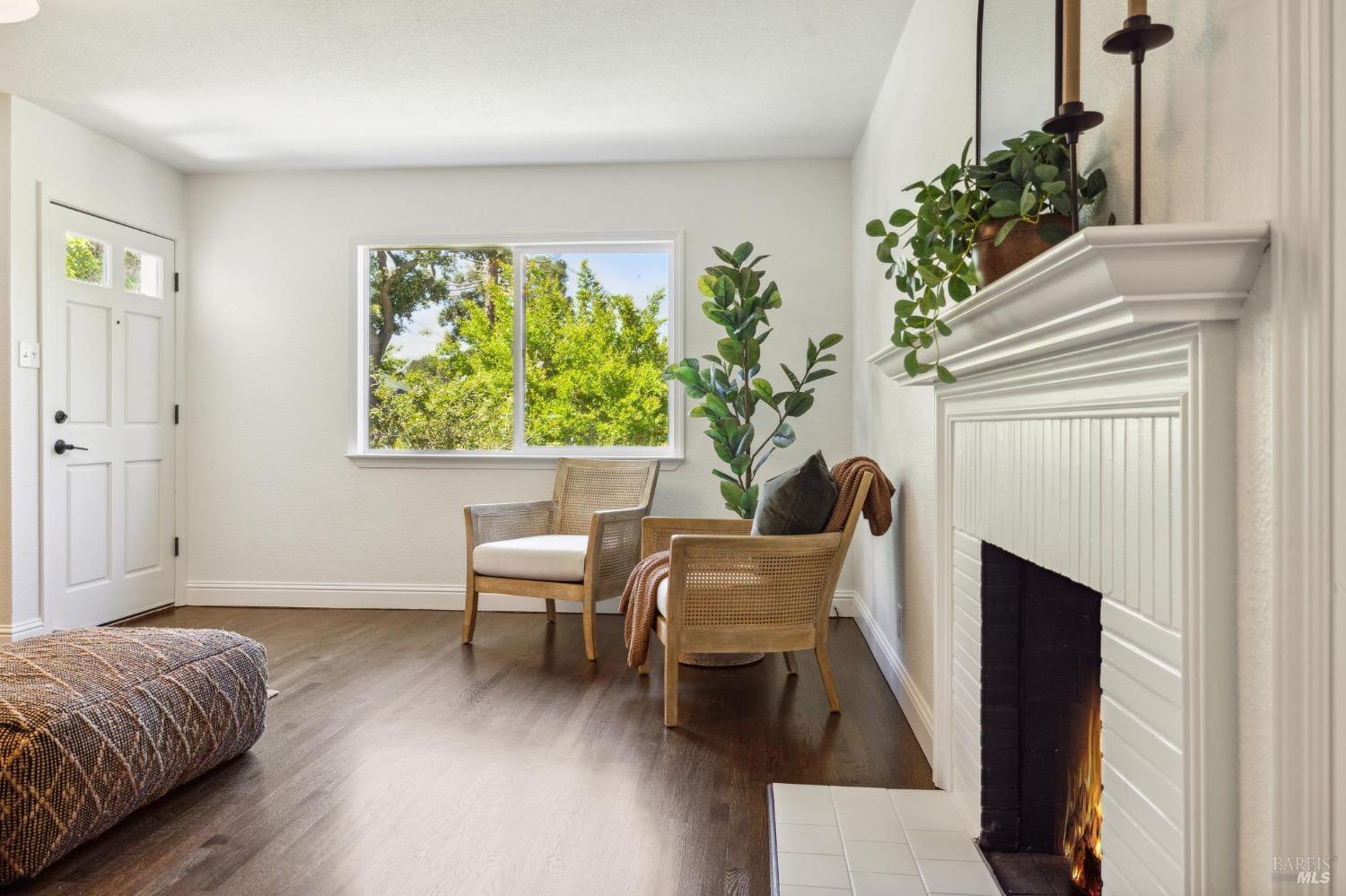 Detail Gallery Image 8 of 41 For 132 Mabry Way, San Rafael,  CA 94903 - 3 Beds | 2 Baths