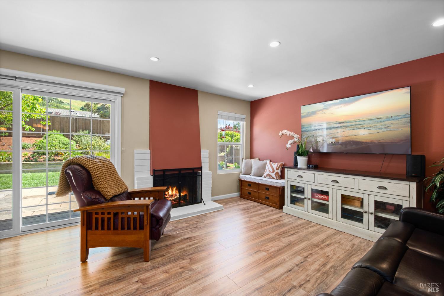 Detail Gallery Image 14 of 32 For 2720 Center Rd, Novato,  CA 94947 - 3 Beds | 2 Baths