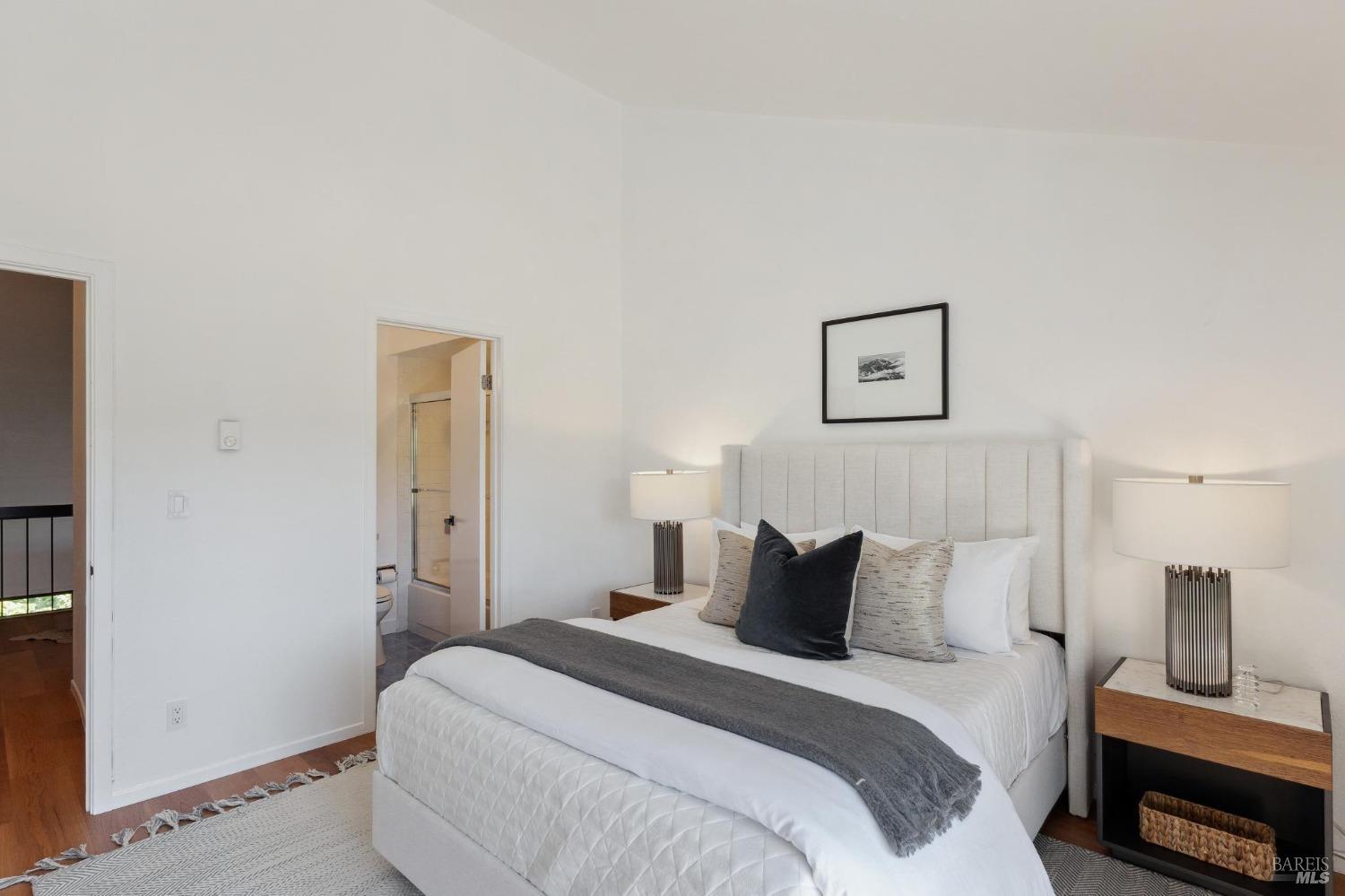 Detail Gallery Image 26 of 30 For 198 Cypress Pl, Sausalito,  CA 94965 - 2 Beds | 2 Baths