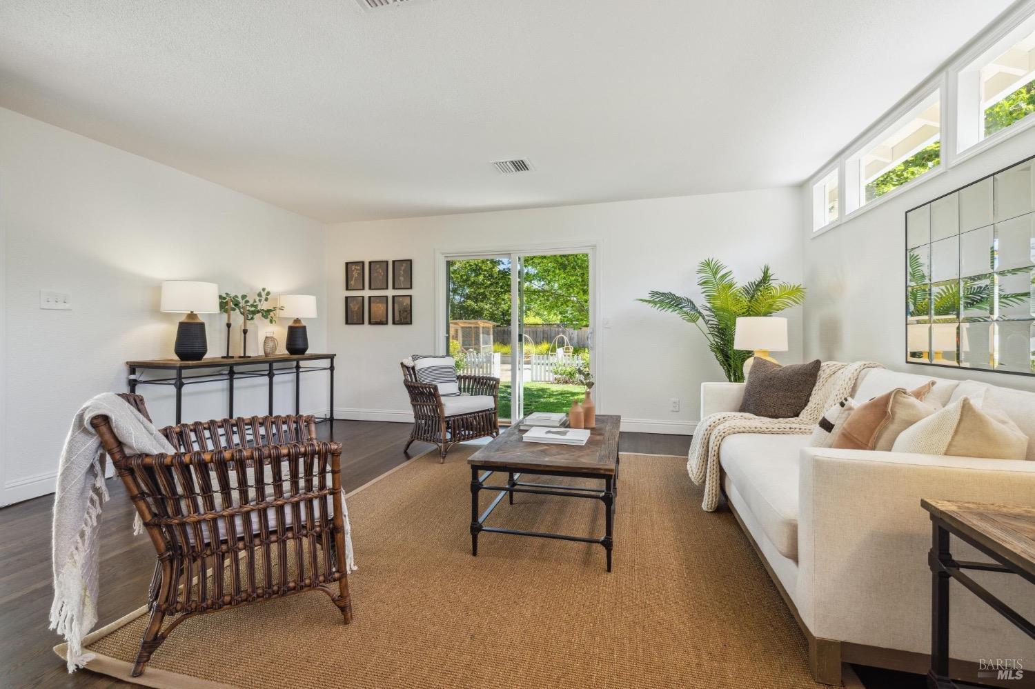 Detail Gallery Image 13 of 41 For 132 Mabry Way, San Rafael,  CA 94903 - 3 Beds | 2 Baths