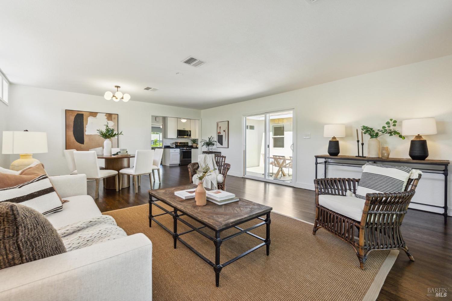 Detail Gallery Image 11 of 41 For 132 Mabry Way, San Rafael,  CA 94903 - 3 Beds | 2 Baths