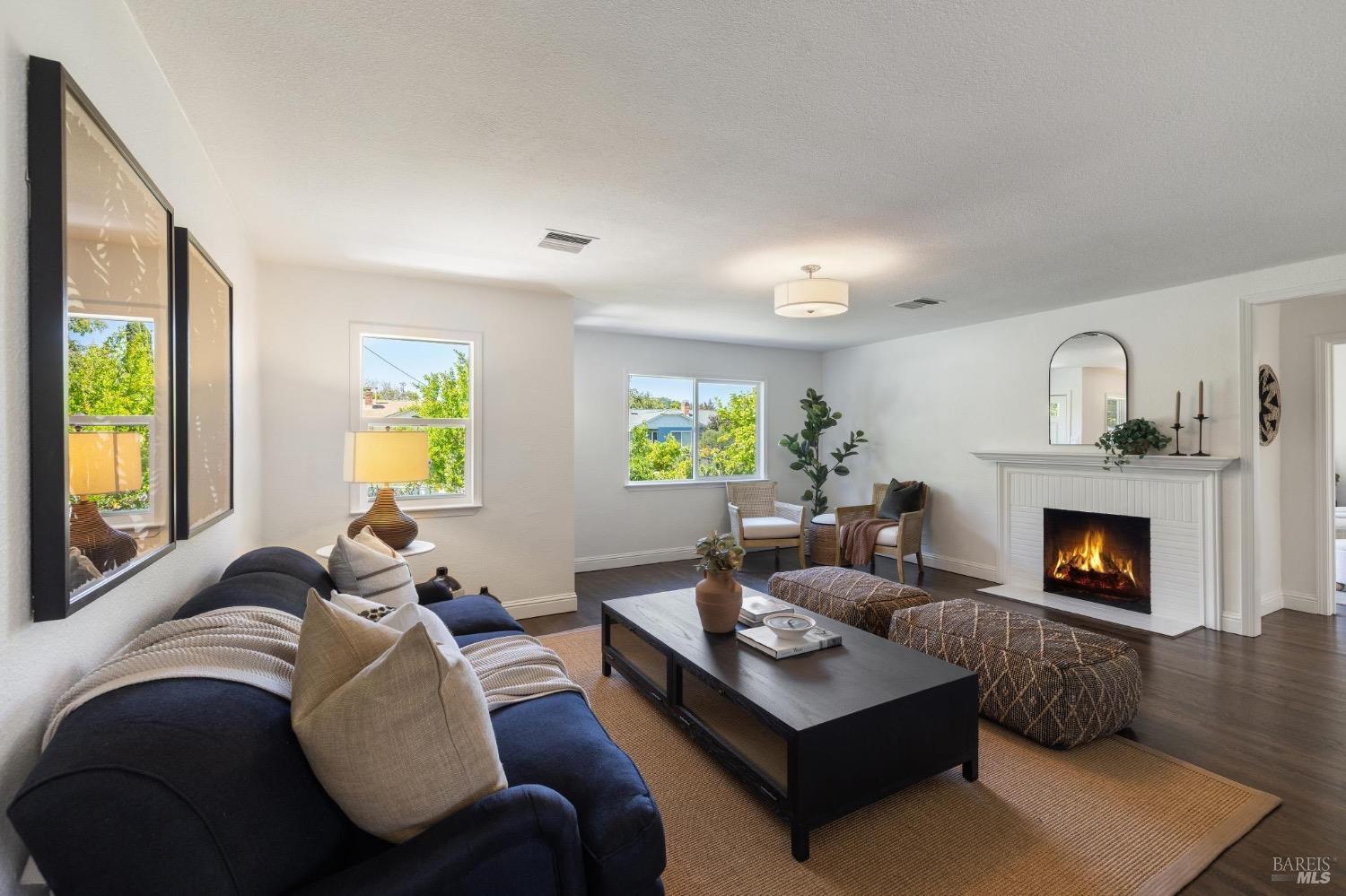 Detail Gallery Image 9 of 41 For 132 Mabry Way, San Rafael,  CA 94903 - 3 Beds | 2 Baths
