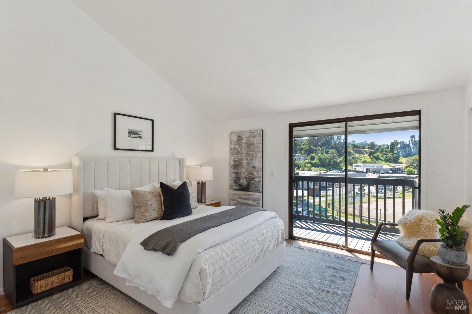 Detail Gallery Image 23 of 30 For 198 Cypress Pl, Sausalito,  CA 94965 - 2 Beds | 2 Baths