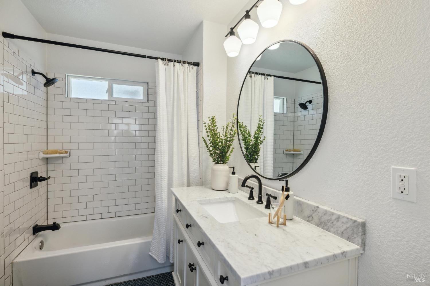 Detail Gallery Image 22 of 41 For 132 Mabry Way, San Rafael,  CA 94903 - 3 Beds | 2 Baths