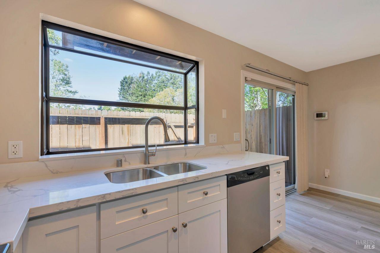 Detail Gallery Image 13 of 35 For 1071 Golf Course Dr, Rohnert Park,  CA 94928 - 2 Beds | 1/1 Baths