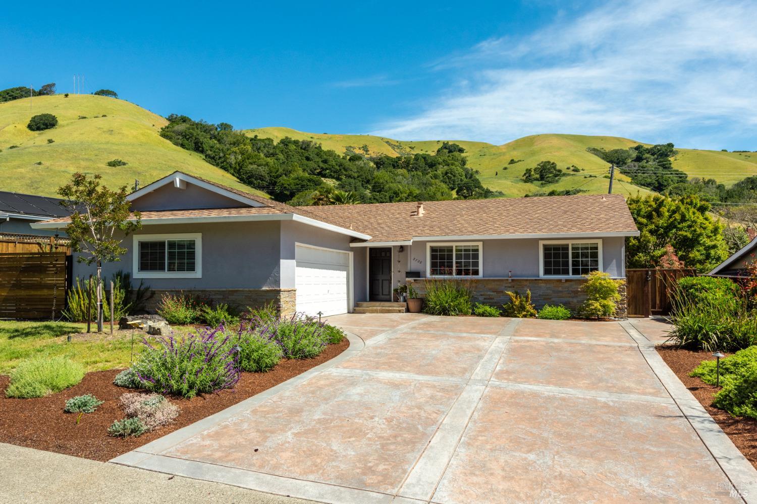 Detail Gallery Image 1 of 32 For 2720 Center Rd, Novato,  CA 94947 - 3 Beds | 2 Baths