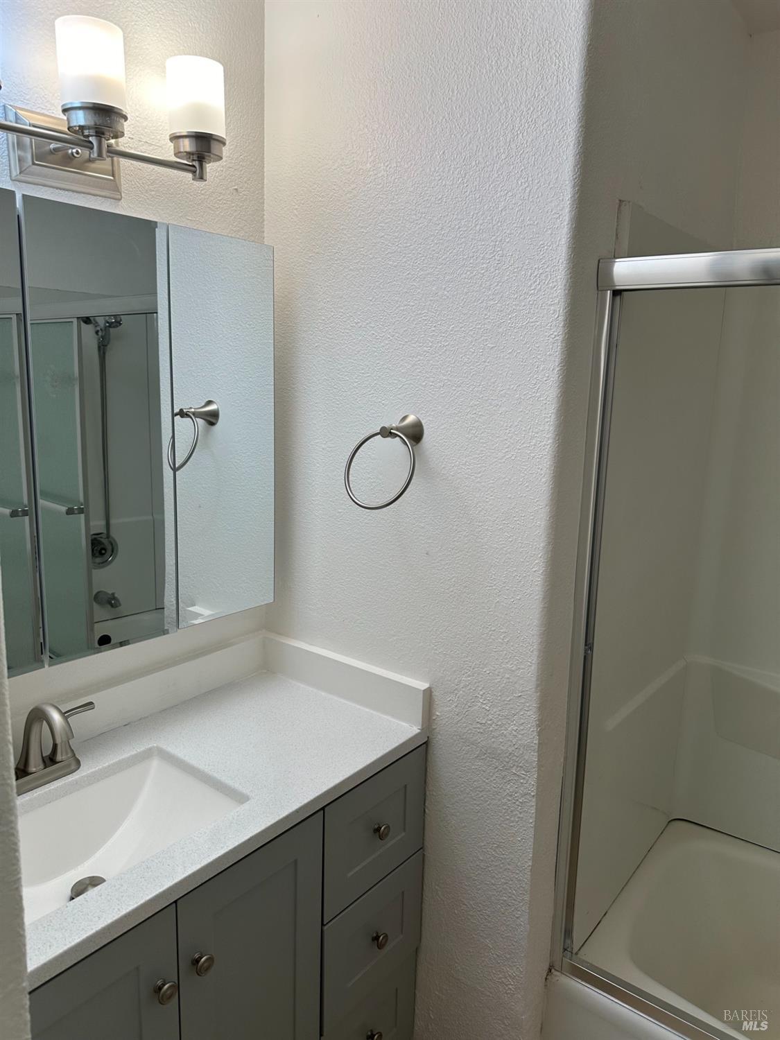 Detail Gallery Image 10 of 20 For 941 W 8th St, Santa Rosa,  CA 95401 - 4 Beds | 2 Baths
