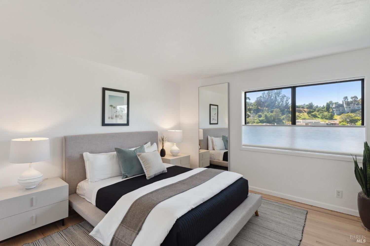 Detail Gallery Image 20 of 30 For 198 Cypress Pl, Sausalito,  CA 94965 - 2 Beds | 2 Baths