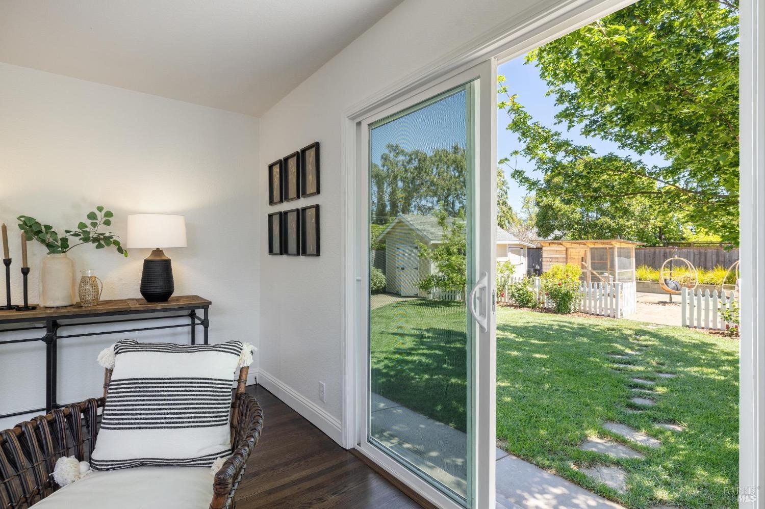 Detail Gallery Image 16 of 41 For 132 Mabry Way, San Rafael,  CA 94903 - 3 Beds | 2 Baths