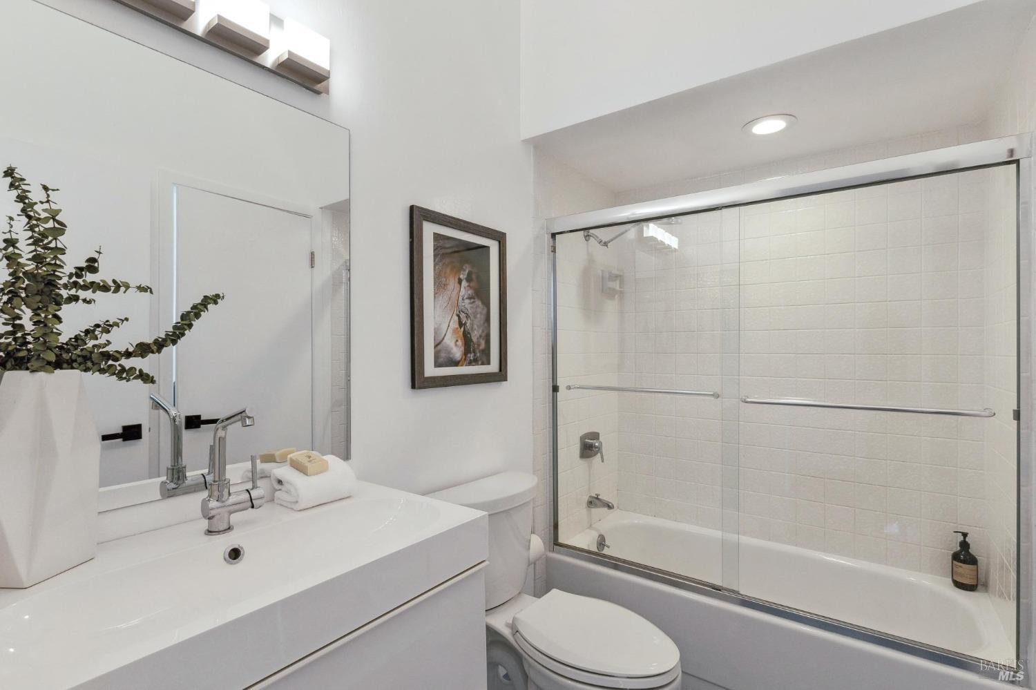 Detail Gallery Image 27 of 30 For 198 Cypress Pl, Sausalito,  CA 94965 - 2 Beds | 2 Baths