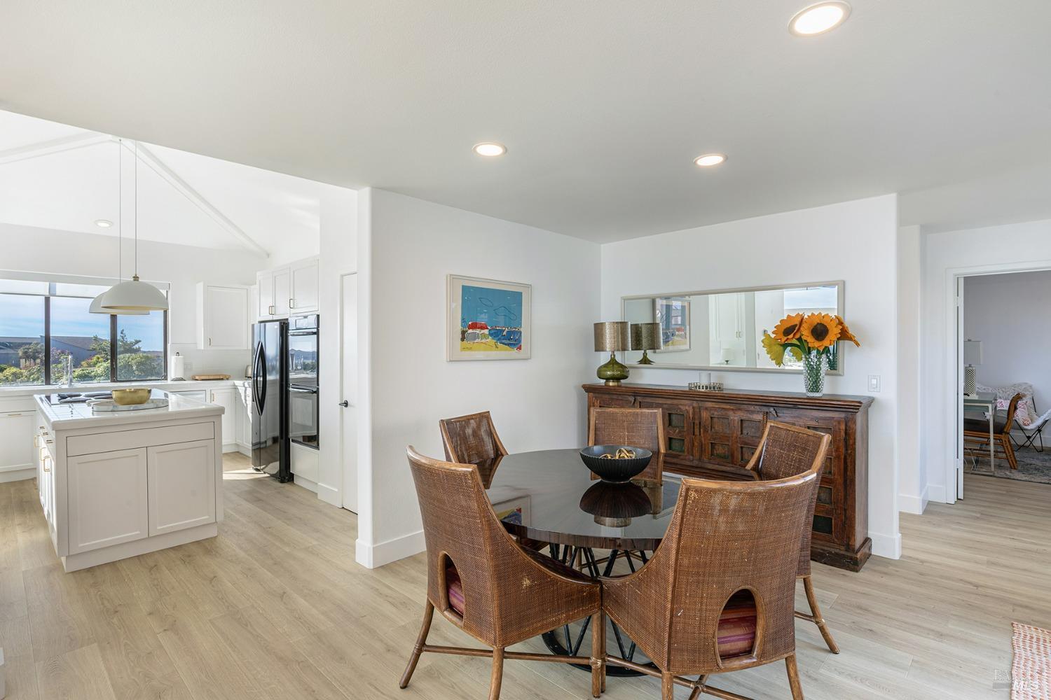 Detail Gallery Image 5 of 40 For 2026 Compass Ct, Bodega Bay,  CA 94923 - 3 Beds | 2 Baths