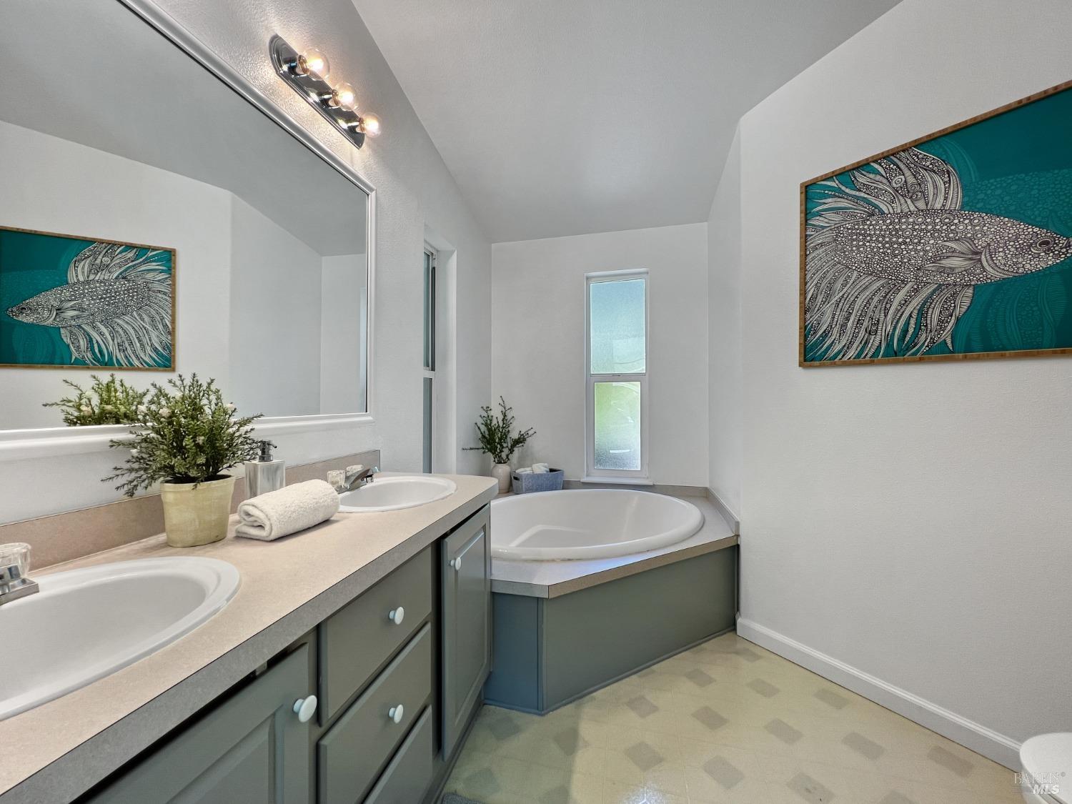 Detail Gallery Image 16 of 58 For 16554 Laughlin Rd, Guerneville,  CA 95446 - 3 Beds | 2 Baths