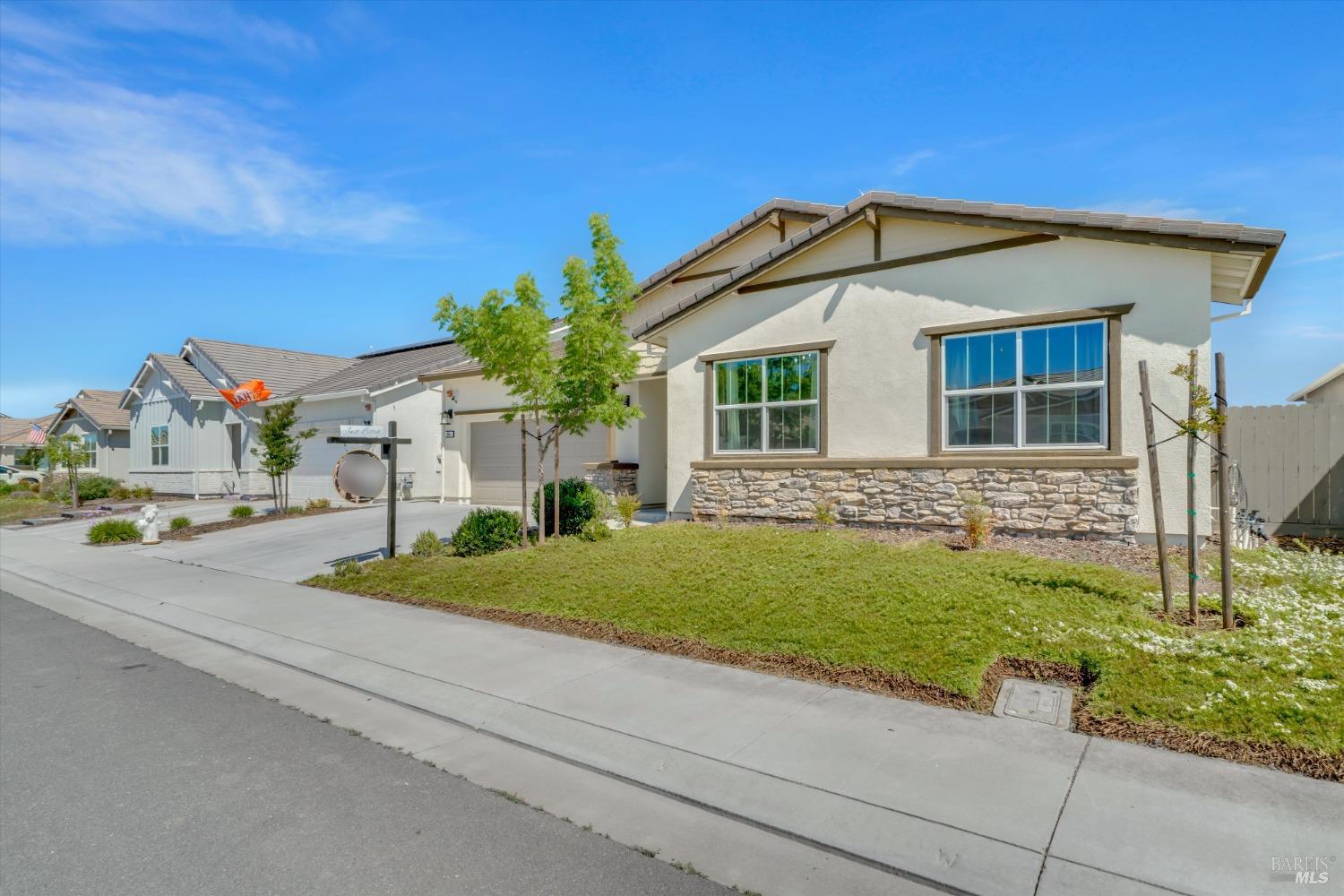 Detail Gallery Image 1 of 1 For 854 Daffodil Dr, Vacaville,  CA 95687 - 3 Beds | 2/1 Baths