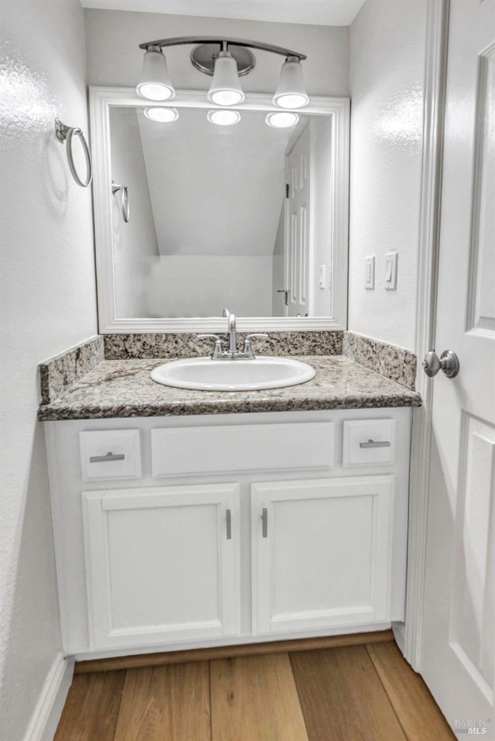 Detail Gallery Image 10 of 32 For 1354 Callen St #B,  Vacaville,  CA 95688 - 2 Beds | 1/1 Baths