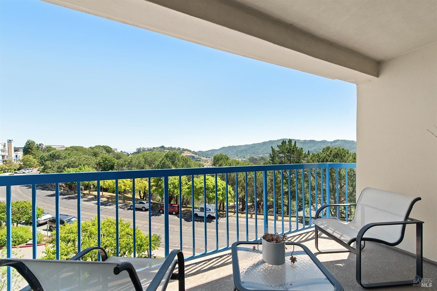 Detail Gallery Image 3 of 35 For 100 Thorndale Dr #319,  San Rafael,  CA 94903 - 2 Beds | 2 Baths