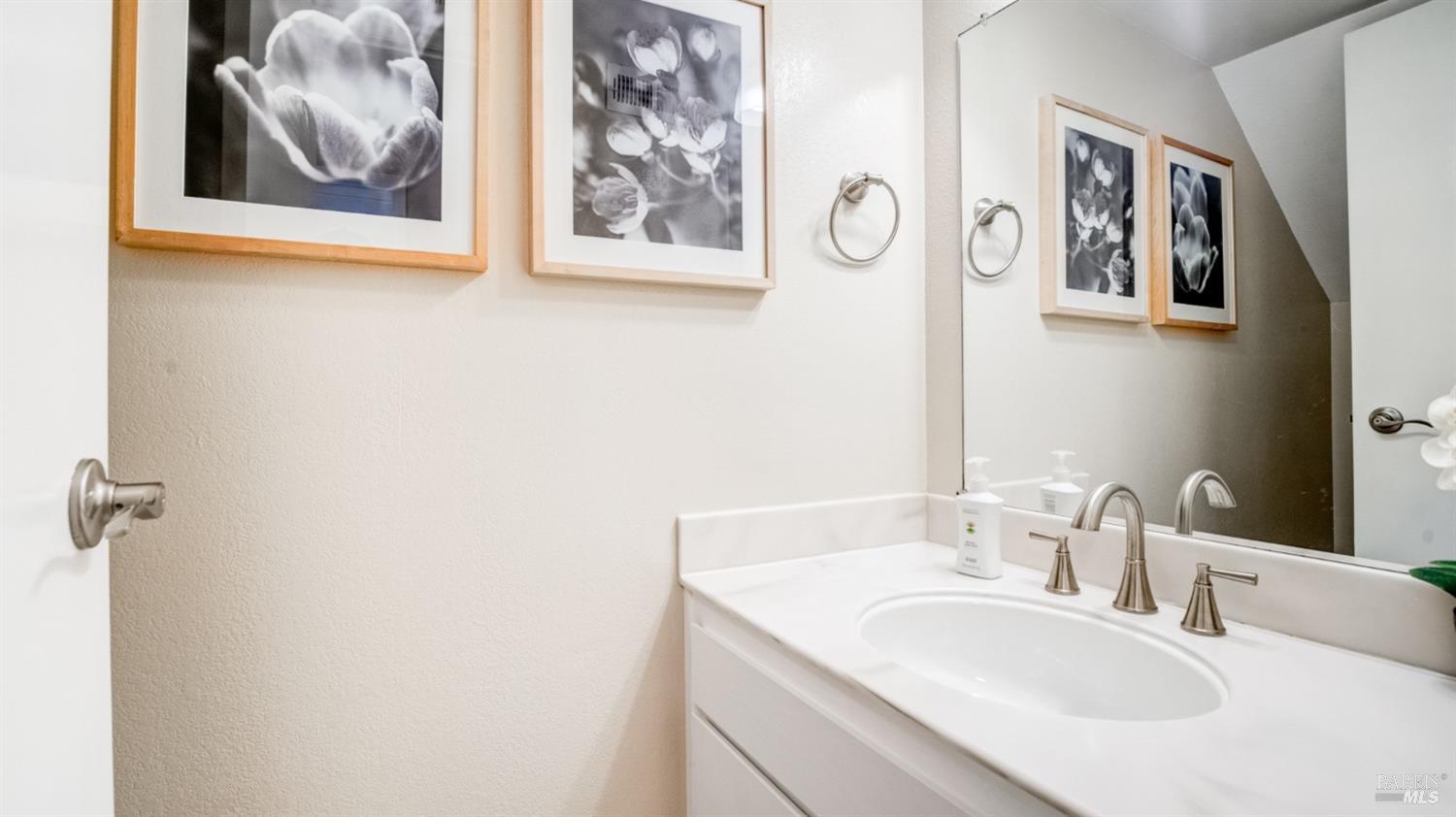 Detail Gallery Image 14 of 46 For 17 Prairie Falcon Dr, Novato,  CA 94949 - 2 Beds | 1/1 Baths