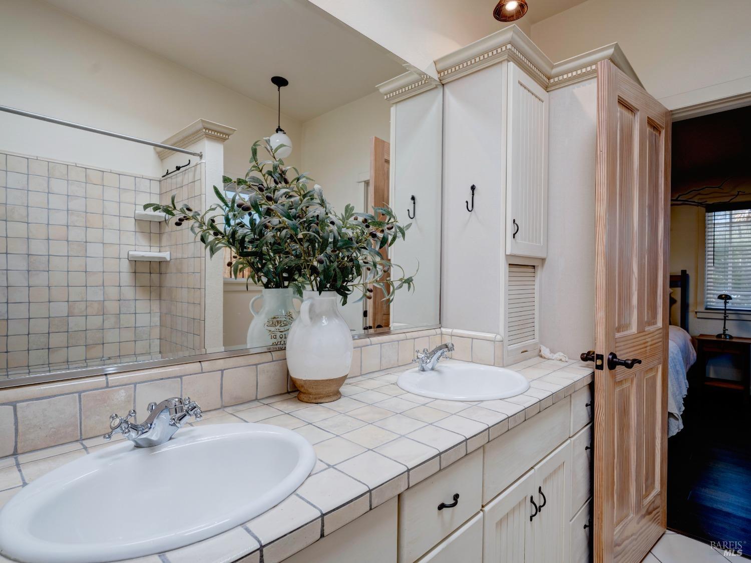Detail Gallery Image 17 of 39 For 816 Descanso Way, San Rafael,  CA 94903 - 3 Beds | 2 Baths