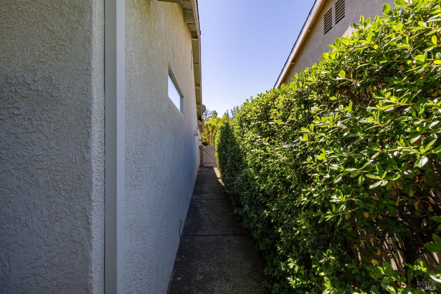 Detail Gallery Image 34 of 45 For 100 W Brookside Dr, Cloverdale,  CA 95425 - 2 Beds | 2 Baths