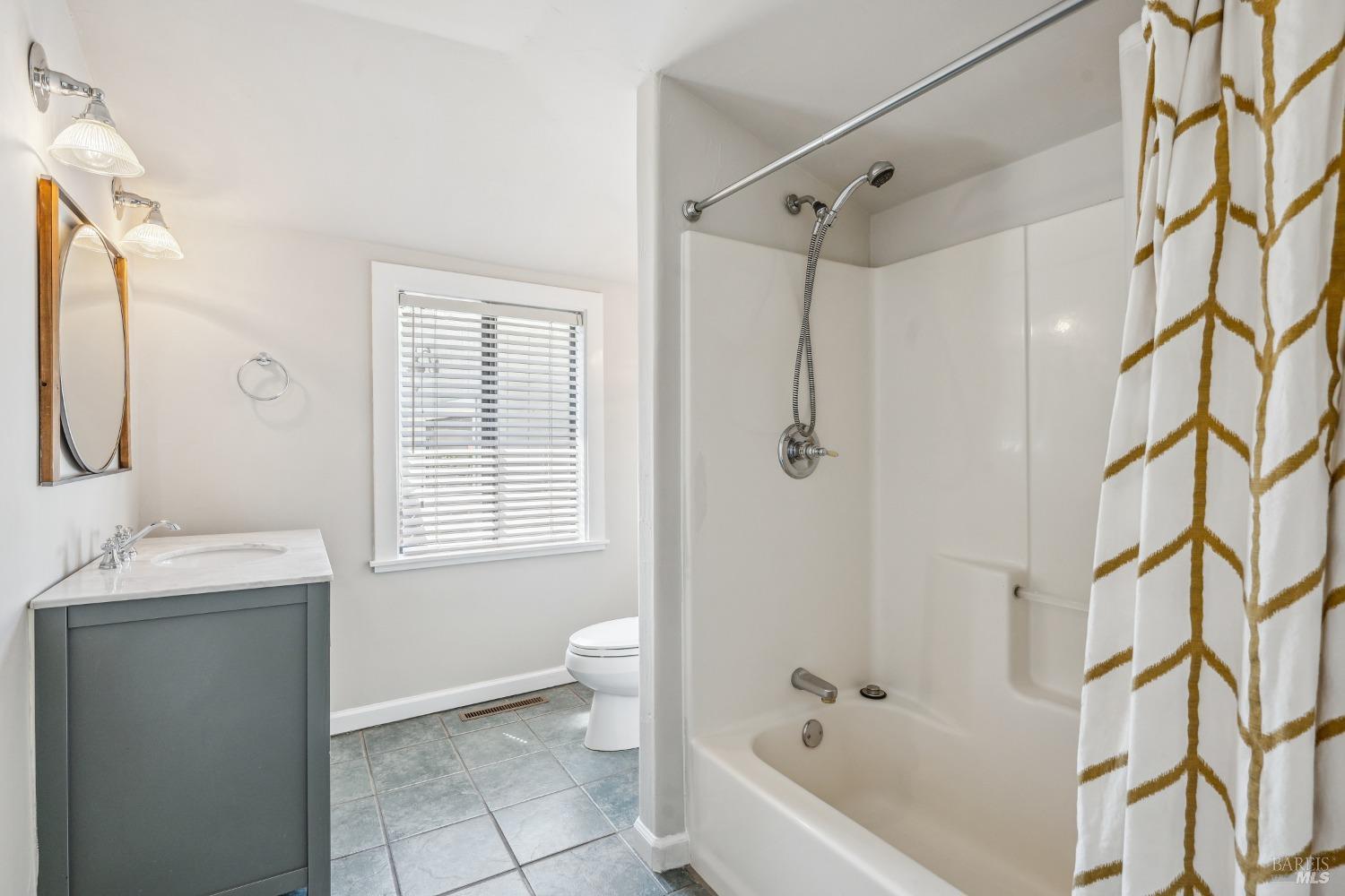 Detail Gallery Image 21 of 31 For 18450 Lucas Ave, Sonoma,  CA 95476 - 2 Beds | 2 Baths