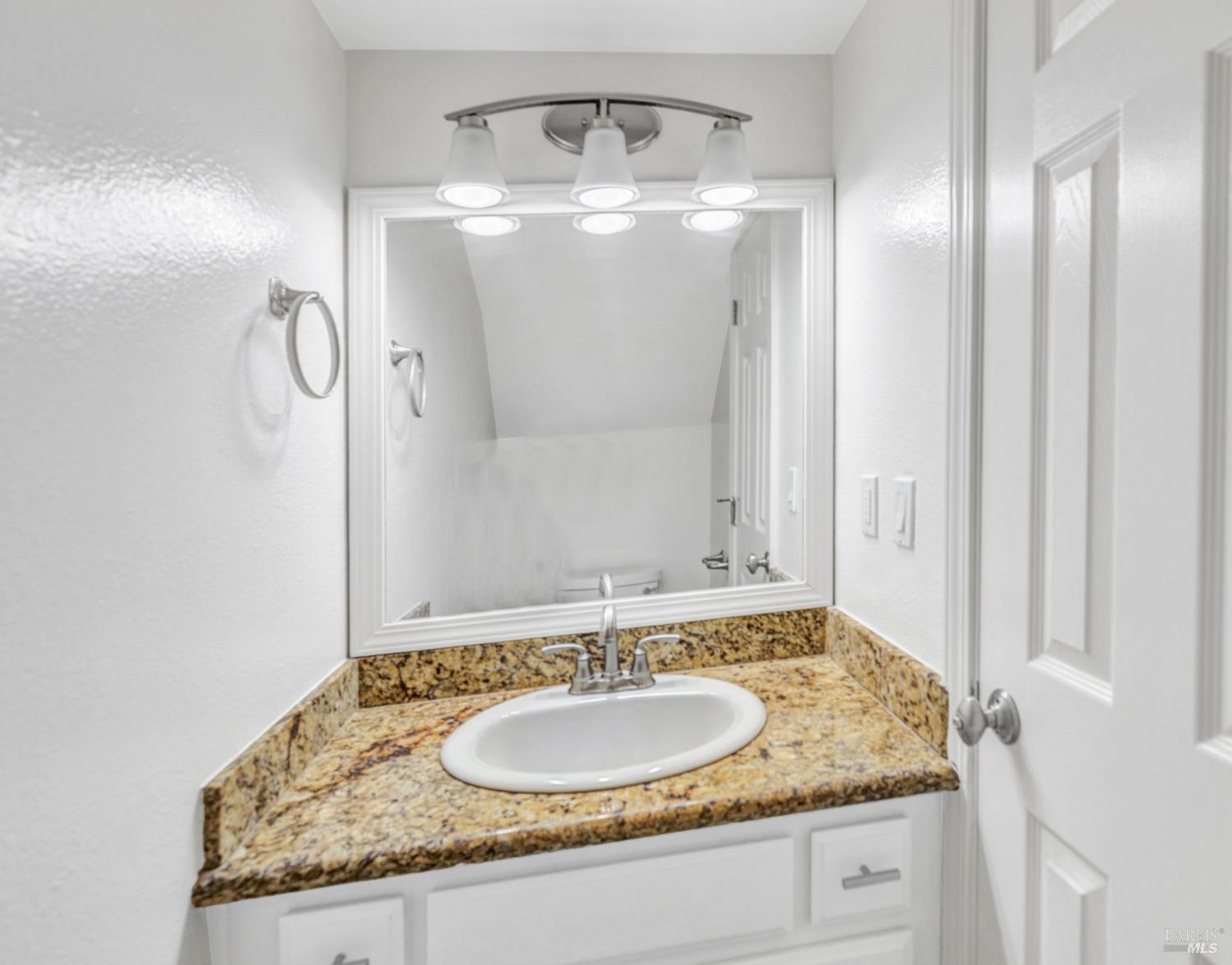 Detail Gallery Image 11 of 32 For 1354 Callen St #B,  Vacaville,  CA 95688 - 2 Beds | 1/1 Baths