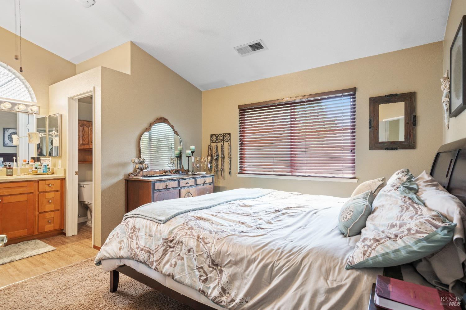 Detail Gallery Image 23 of 37 For 424 Longridge Dr, Vallejo,  CA 94591 - 4 Beds | 2/1 Baths