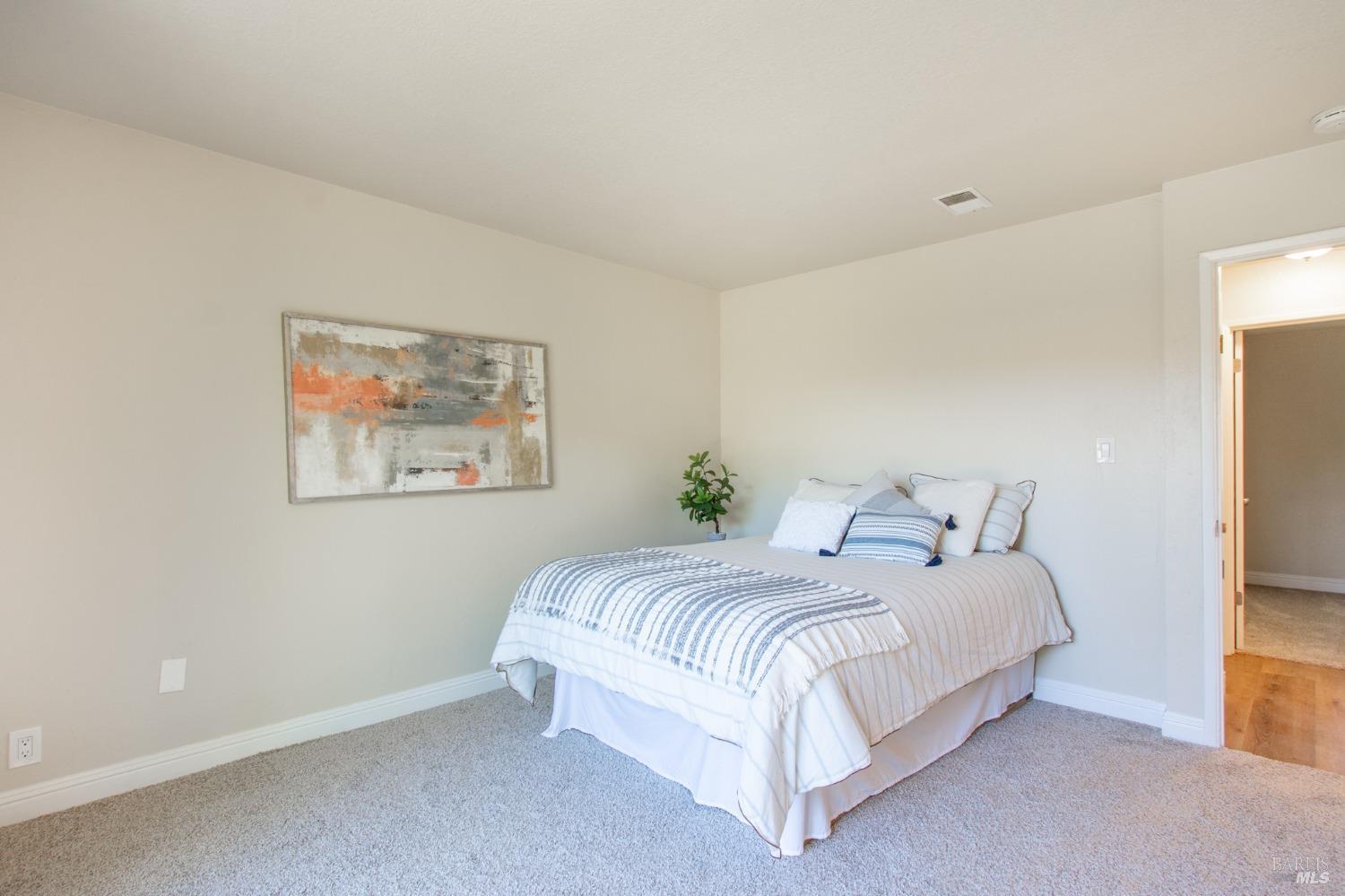 Detail Gallery Image 14 of 27 For 1936 Forest Ln, Vacaville,  CA 95687 - 3 Beds | 2 Baths