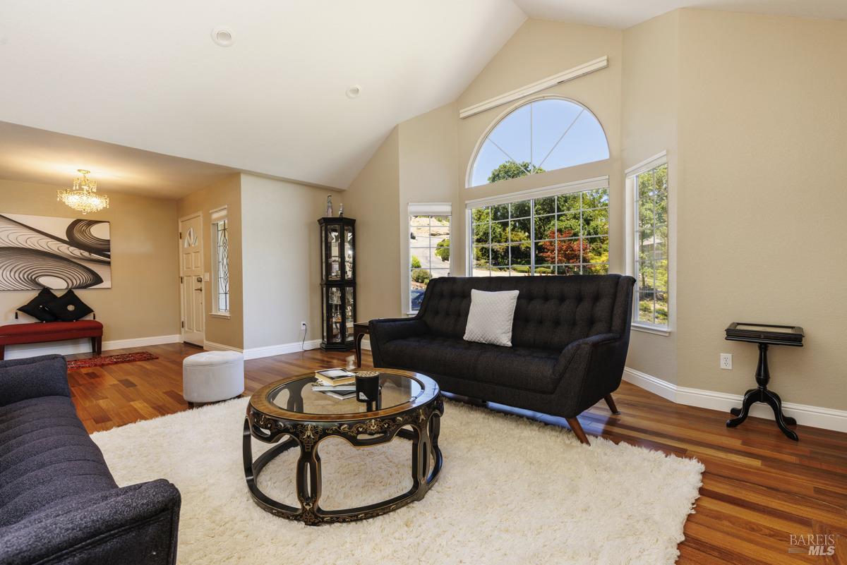 Detail Gallery Image 4 of 58 For 438 Trail Ridge Pl, Santa Rosa,  CA 95409 - 3 Beds | 2 Baths