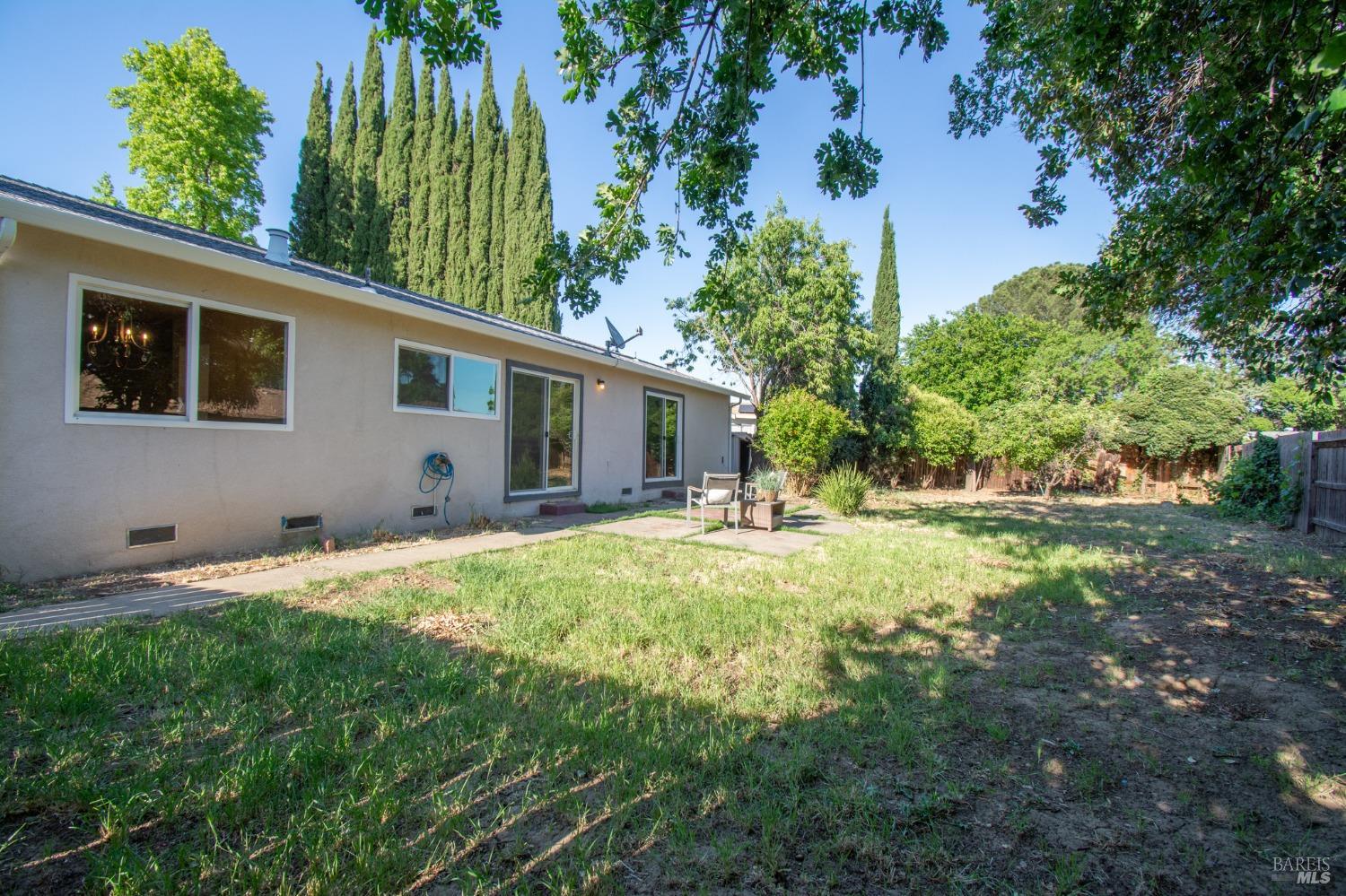 Detail Gallery Image 25 of 27 For 1936 Forest Ln, Vacaville,  CA 95687 - 3 Beds | 2 Baths