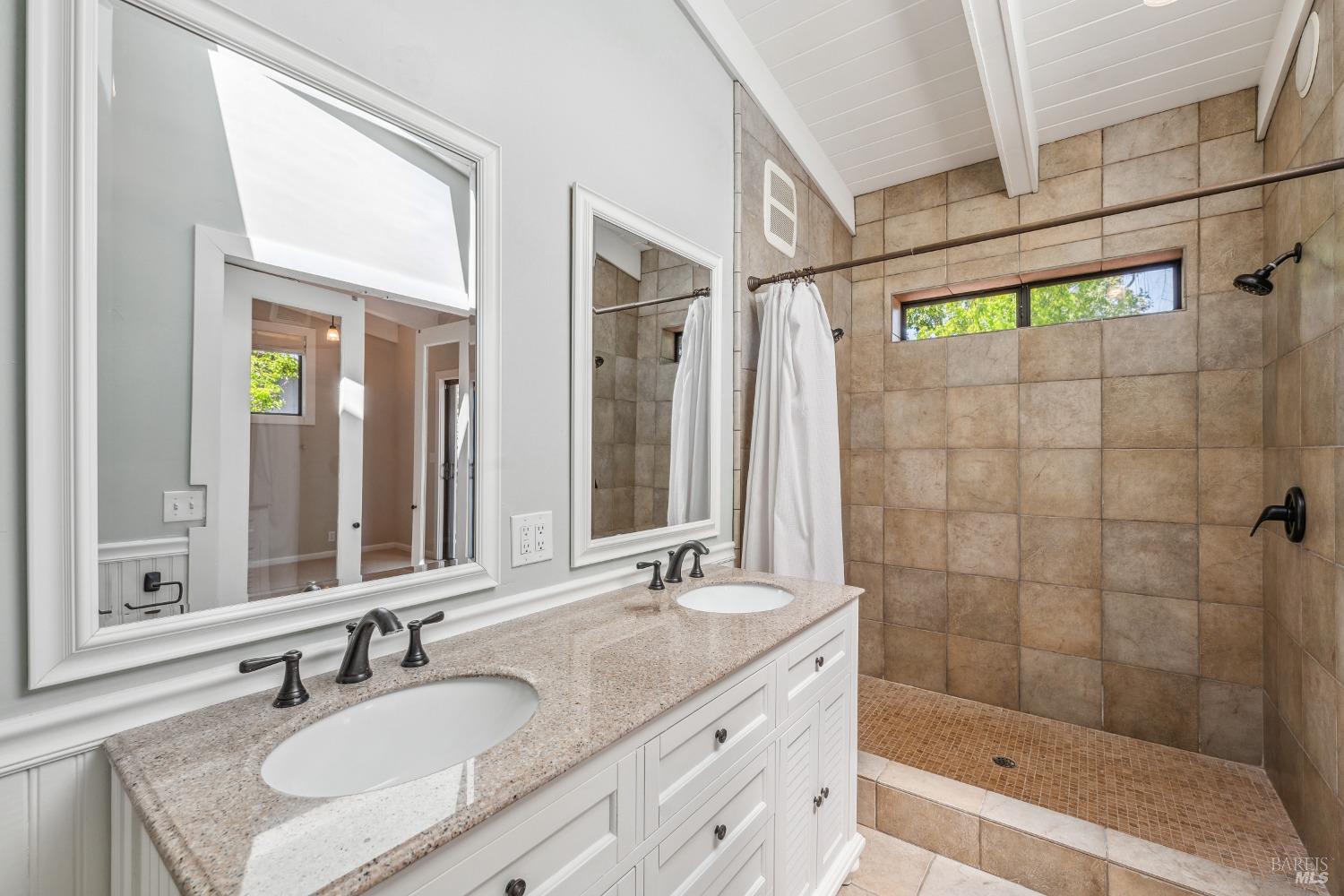 Detail Gallery Image 17 of 31 For 18450 Lucas Ave, Sonoma,  CA 95476 - 2 Beds | 2 Baths