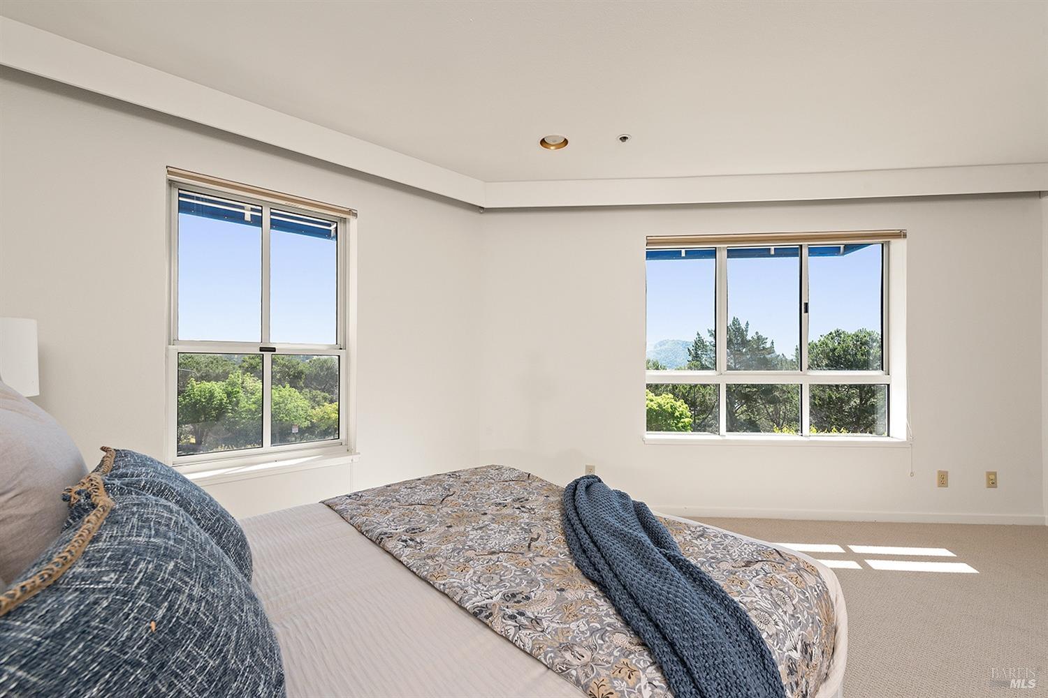 Detail Gallery Image 13 of 31 For 100 Thorndale Dr #229,  San Rafael,  CA 94903 - 2 Beds | 2 Baths
