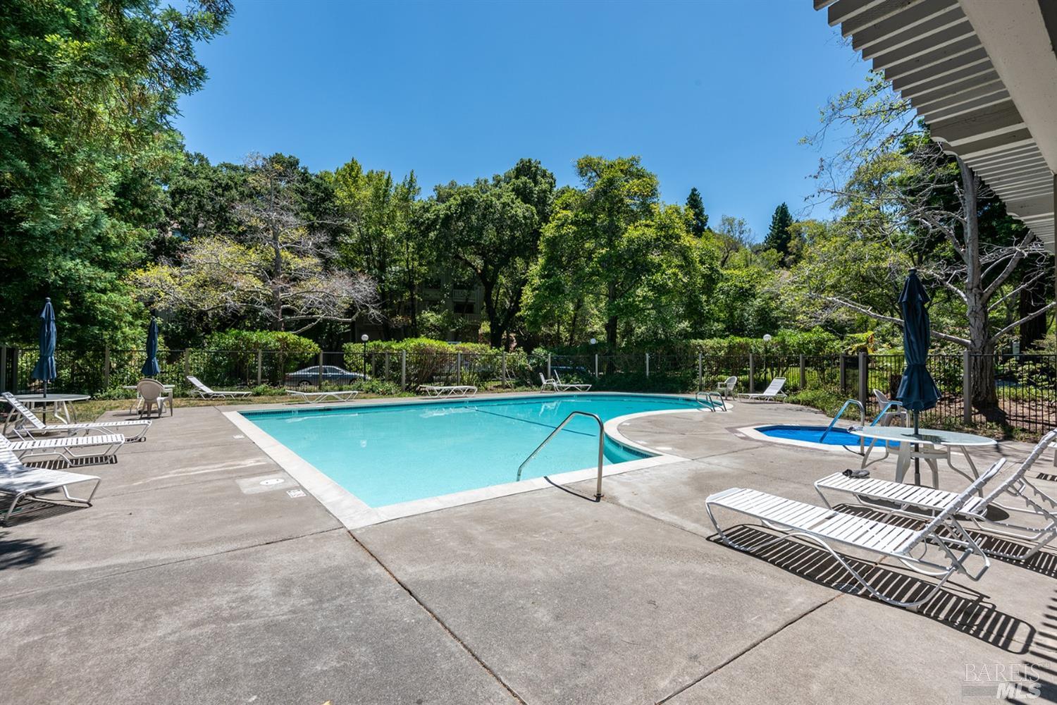 Detail Gallery Image 14 of 19 For 178 Sandpiper Ct, Novato,  CA 94949 - 2 Beds | 2 Baths