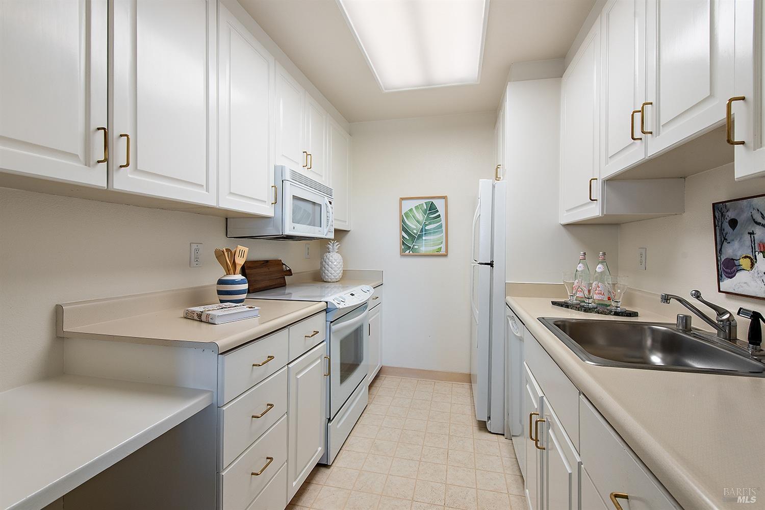 Detail Gallery Image 6 of 35 For 100 Thorndale Dr #319,  San Rafael,  CA 94903 - 2 Beds | 2 Baths